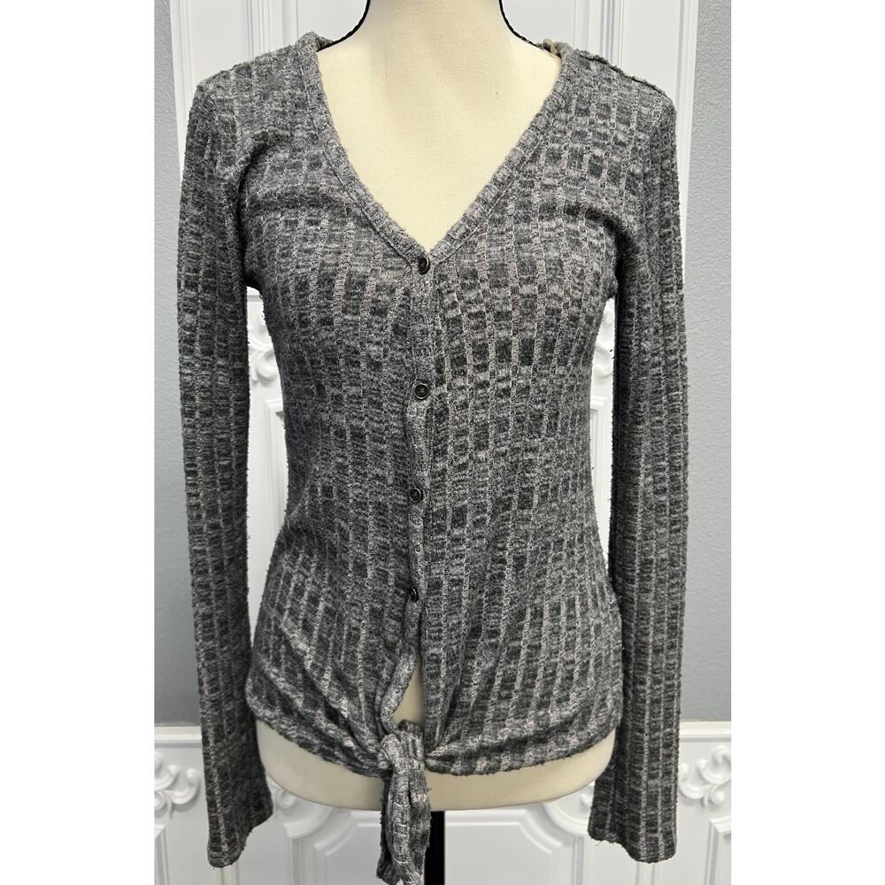 No Boundaries Gray Textured Button-Front Tie-Hem Top- Women's S